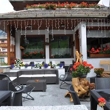 Ambassador In Bormio, Solo Senza Colazione 게스트하우스 3*