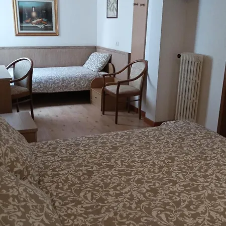 Ambassador In Bormio, Solo Senza Colazione ゲストハウス 3*