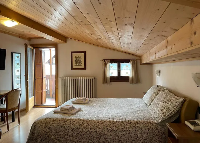 Ambassador In Bormio, Solo Senza Colazione Gasthuis